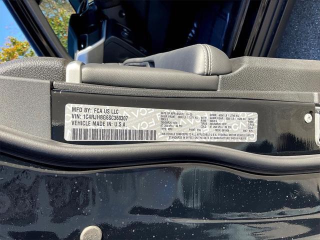 new 2025 Jeep Grand Cherokee car, priced at $56,655