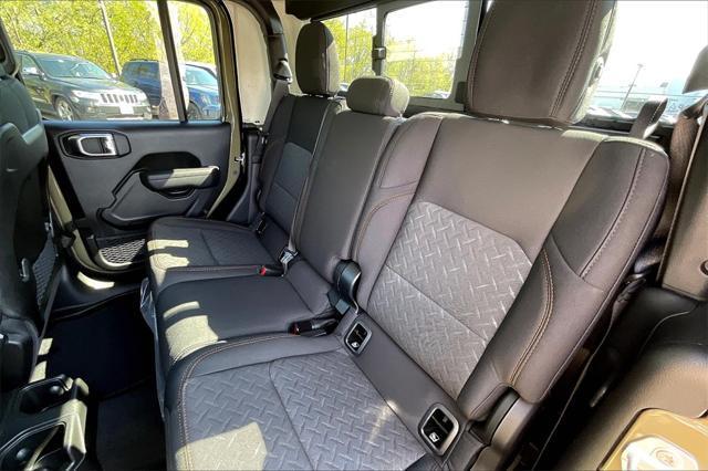 new 2025 Jeep Gladiator car, priced at $56,580