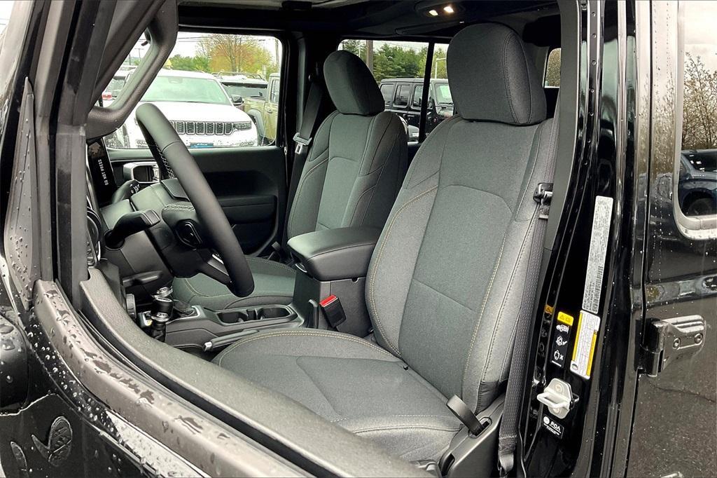 new 2025 Jeep Gladiator car, priced at $45,689