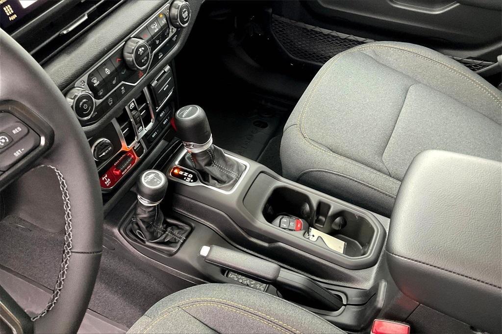 new 2025 Jeep Gladiator car, priced at $45,689