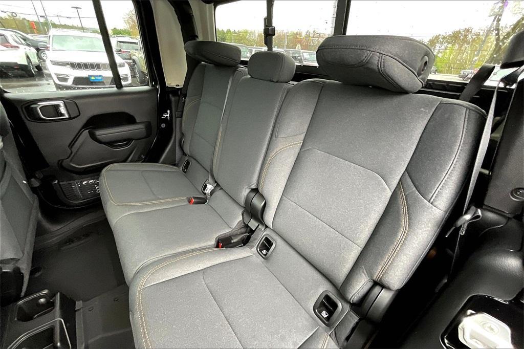 new 2025 Jeep Gladiator car, priced at $45,689