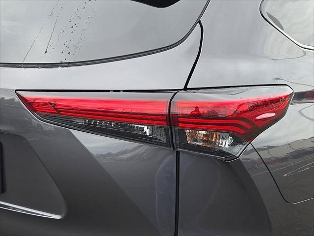 used 2022 Toyota Highlander car, priced at $33,975