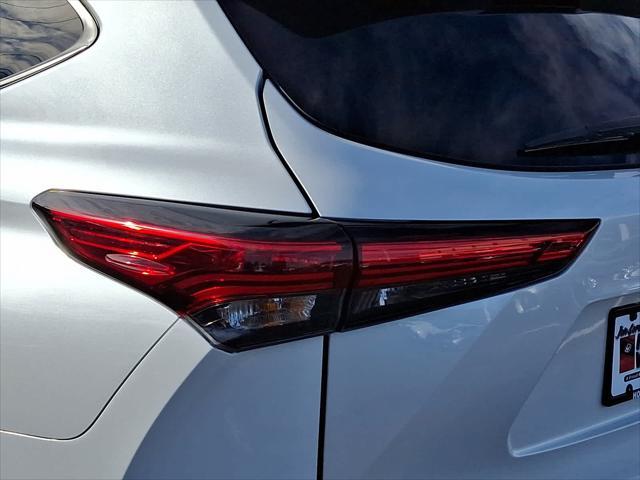 used 2022 Toyota Highlander Hybrid car, priced at $41,976
