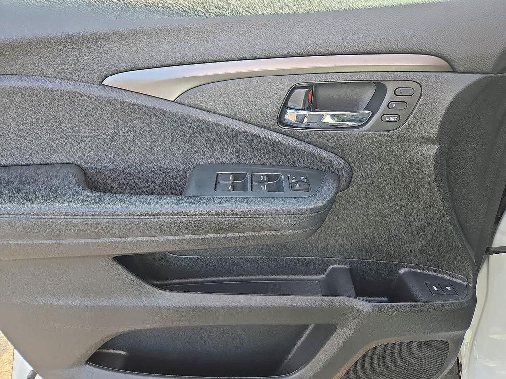 used 2022 Honda Pilot car, priced at $33,403