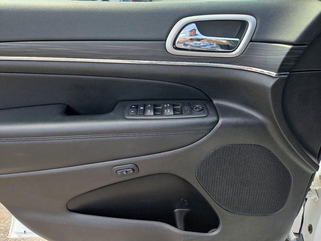 used 2022 Jeep Grand Cherokee car, priced at $29,400