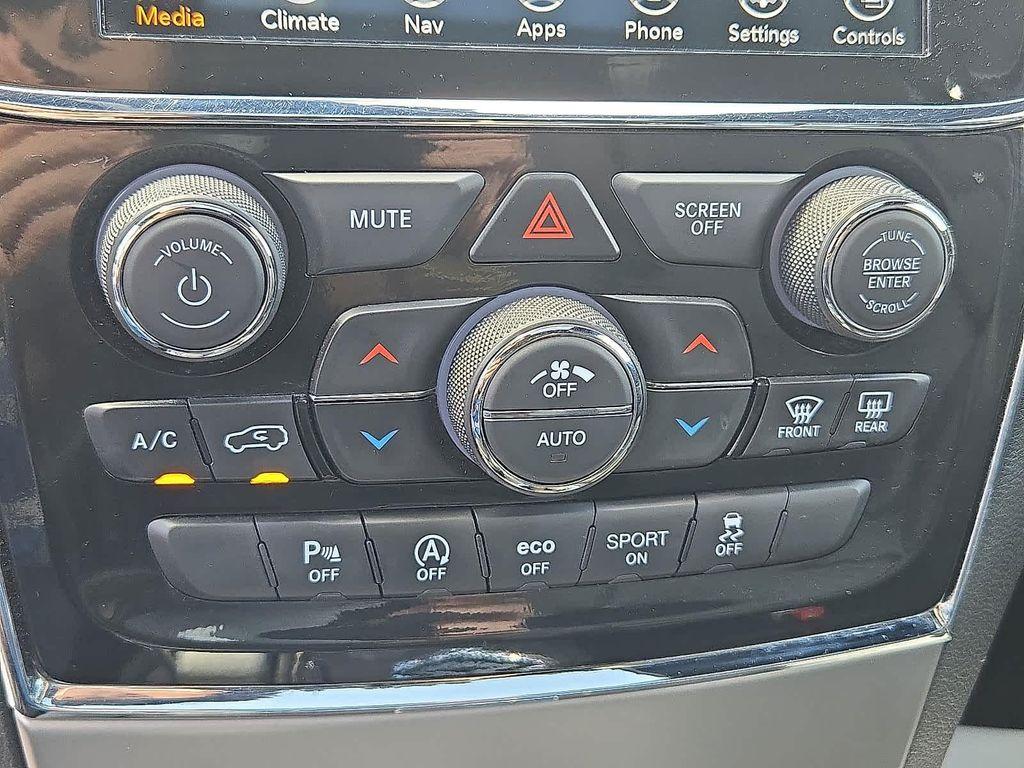 used 2022 Jeep Grand Cherokee car, priced at $29,400
