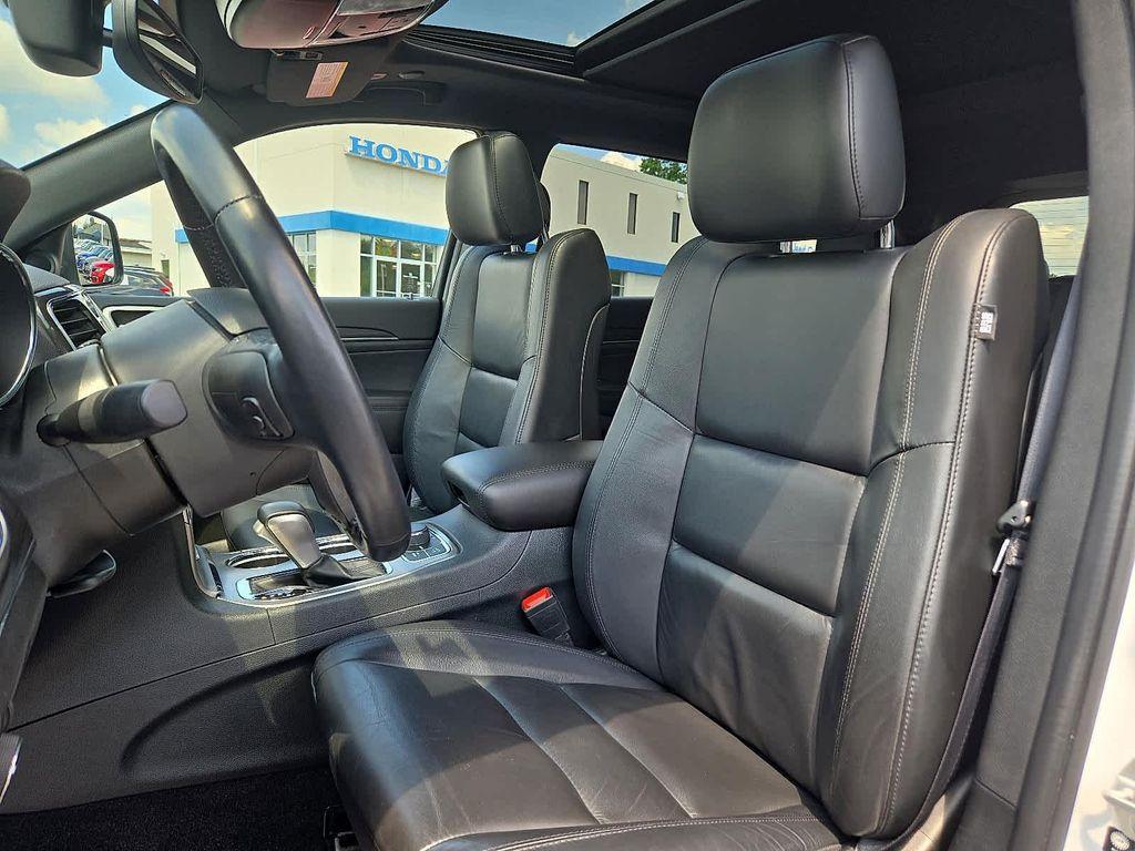used 2022 Jeep Grand Cherokee car, priced at $29,400