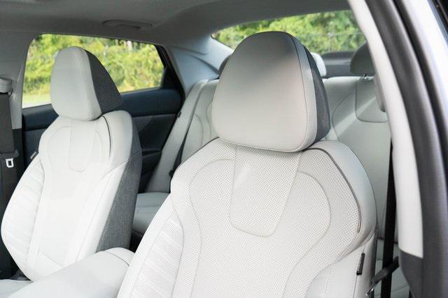 new 2025 Hyundai Elantra car, priced at $27,940