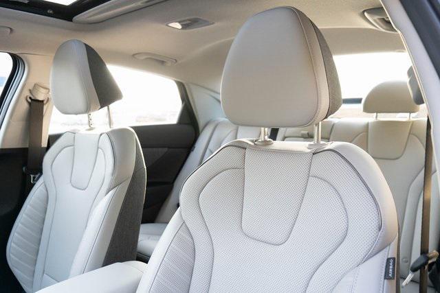 new 2025 Hyundai Elantra car, priced at $27,940