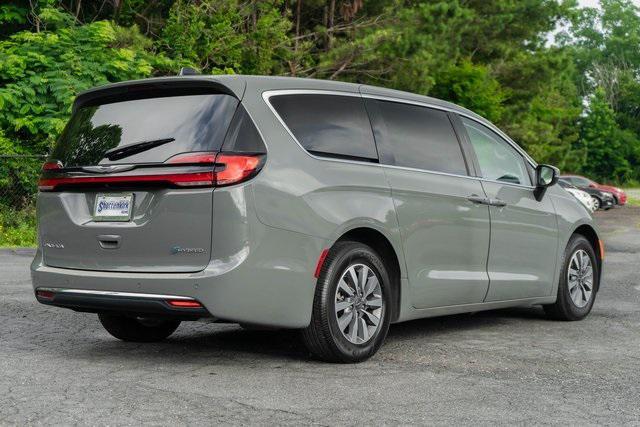 used 2023 Chrysler Pacifica Hybrid car, priced at $25,287