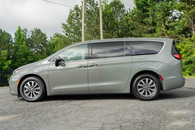 used 2023 Chrysler Pacifica Hybrid car, priced at $25,287