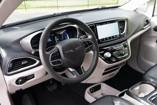 used 2023 Chrysler Pacifica Hybrid car, priced at $25,287