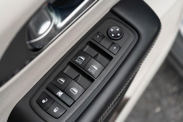 used 2023 Chrysler Pacifica Hybrid car, priced at $25,287