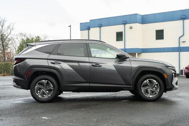 new 2025 Hyundai TUCSON Hybrid car, priced at $33,995