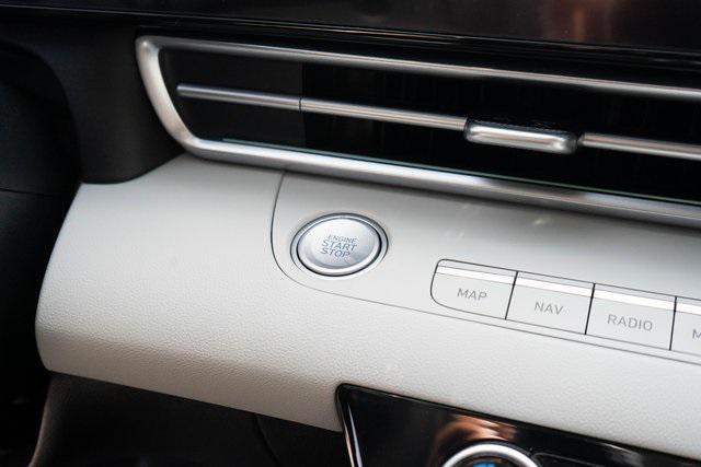 new 2025 Hyundai Elantra car, priced at $27,940