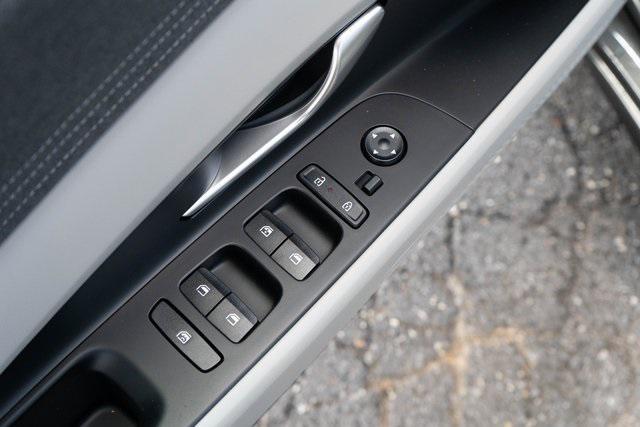 new 2025 Hyundai Elantra car, priced at $27,732