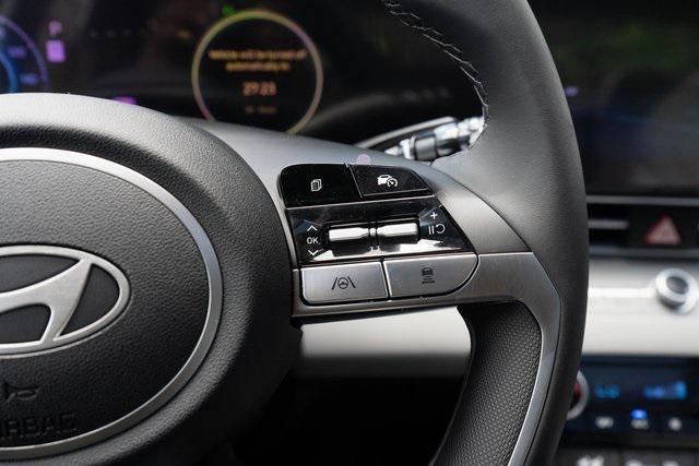new 2025 Hyundai Elantra car, priced at $27,732