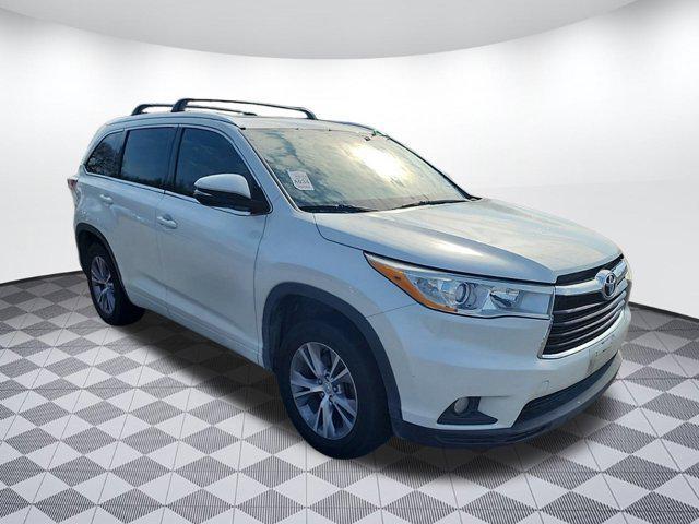 used 2014 Toyota Highlander car, priced at $15,999