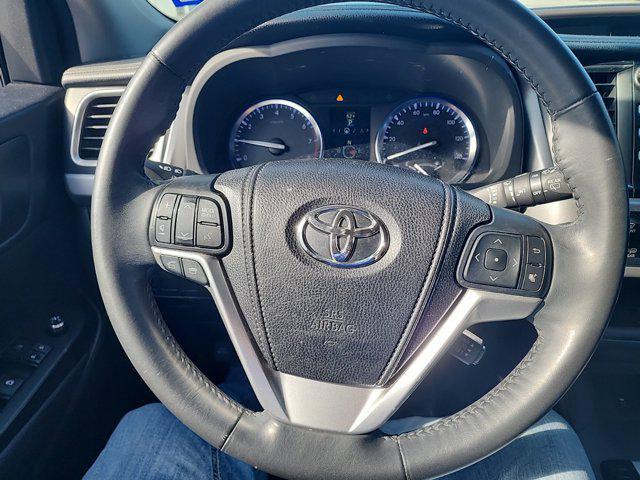 used 2014 Toyota Highlander car, priced at $15,999