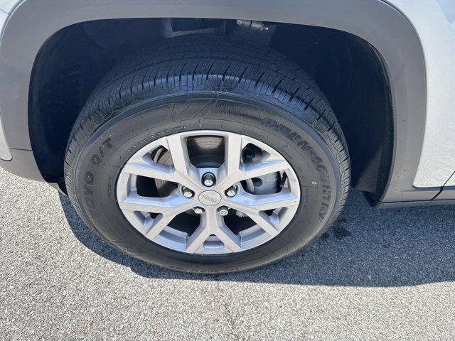 used 2022 Jeep Grand Cherokee car, priced at $30,999