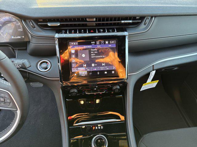 new 2025 Jeep Grand Cherokee car, priced at $35,991