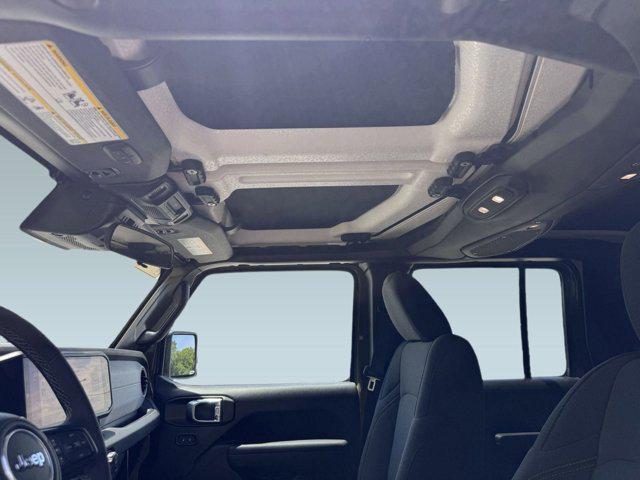 new 2025 Jeep Gladiator car, priced at $40,992