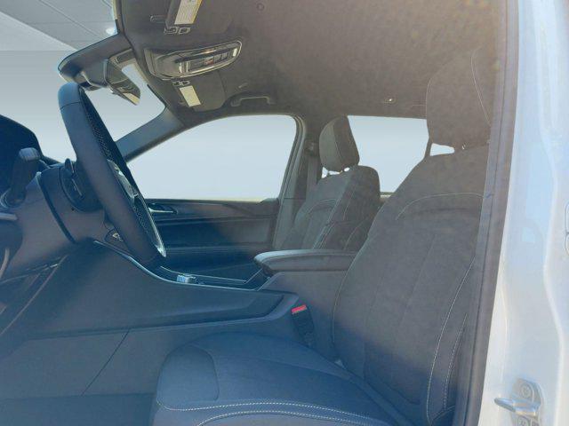 new 2025 Jeep Grand Cherokee car, priced at $35,991
