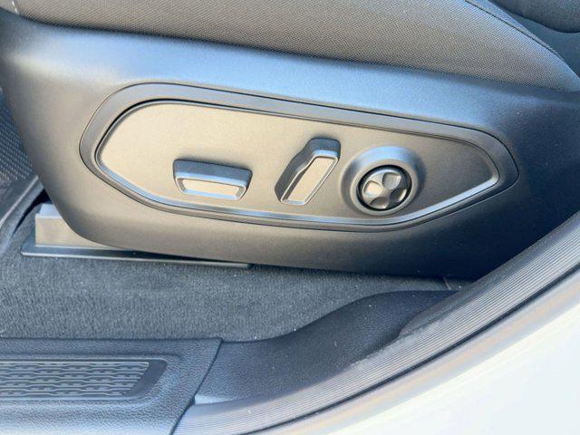 new 2025 Jeep Grand Cherokee car, priced at $35,991