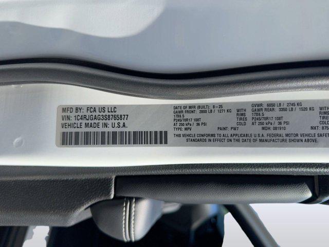 new 2025 Jeep Grand Cherokee car, priced at $35,991