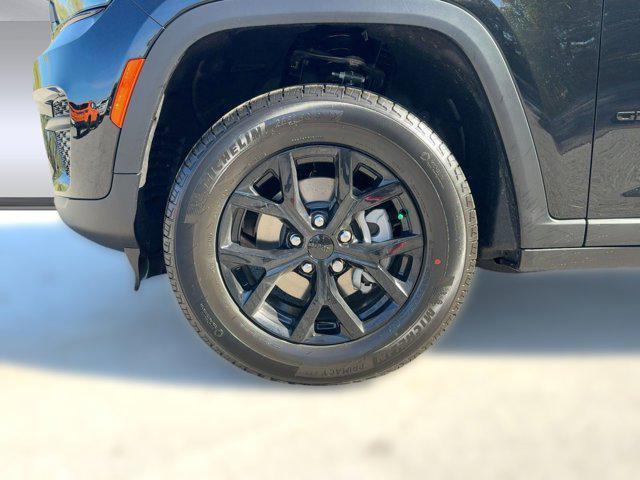 new 2025 Jeep Grand Cherokee car, priced at $38,541