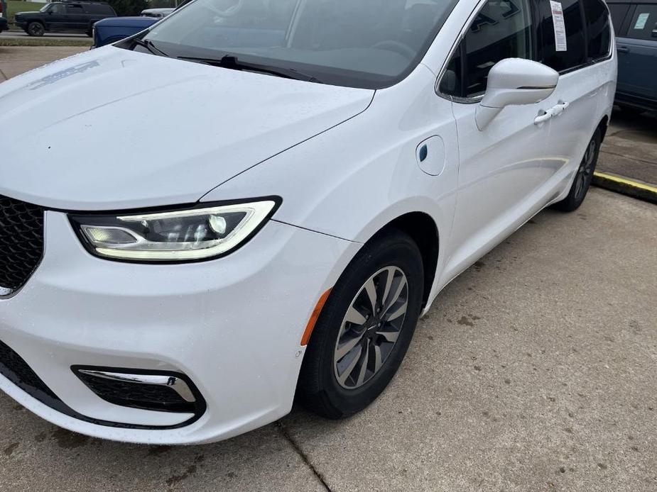 used 2022 Chrysler Pacifica Hybrid car, priced at $39,988