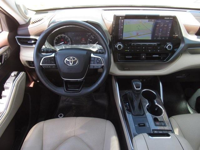 used 2021 Toyota Highlander car, priced at $33,993
