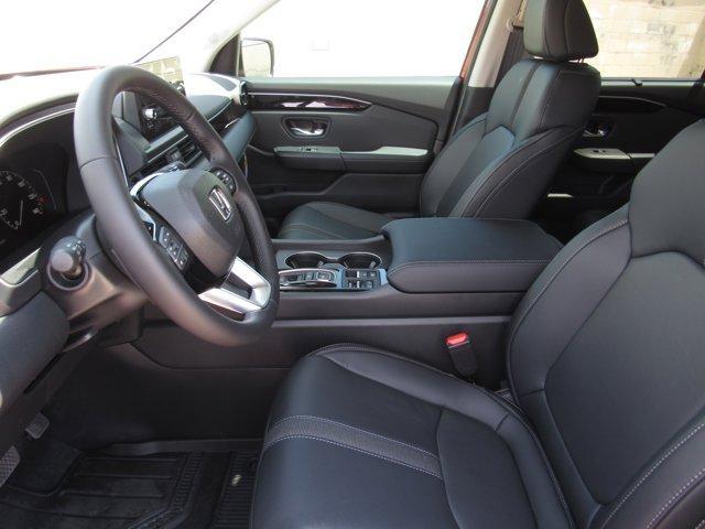 new 2025 Honda Pilot car, priced at $49,705