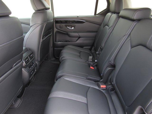 new 2025 Honda Pilot car, priced at $45,680