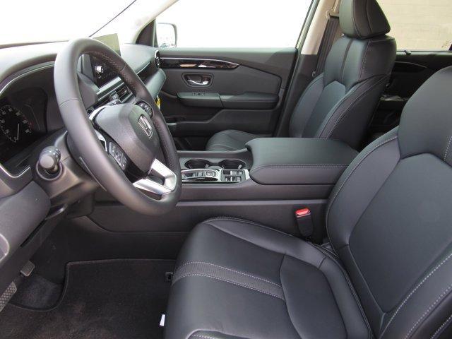 new 2025 Honda Pilot car, priced at $45,680