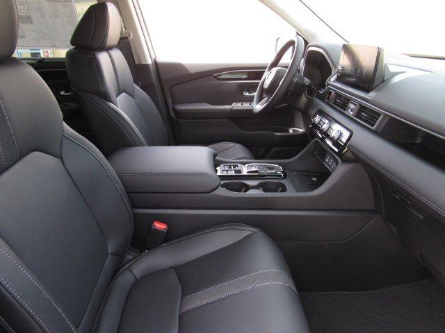 new 2025 Honda Pilot car, priced at $45,680
