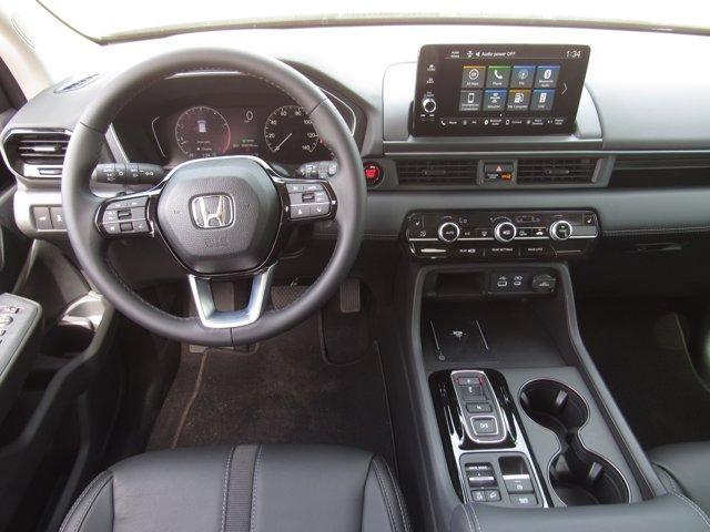 new 2025 Honda Pilot car, priced at $45,680