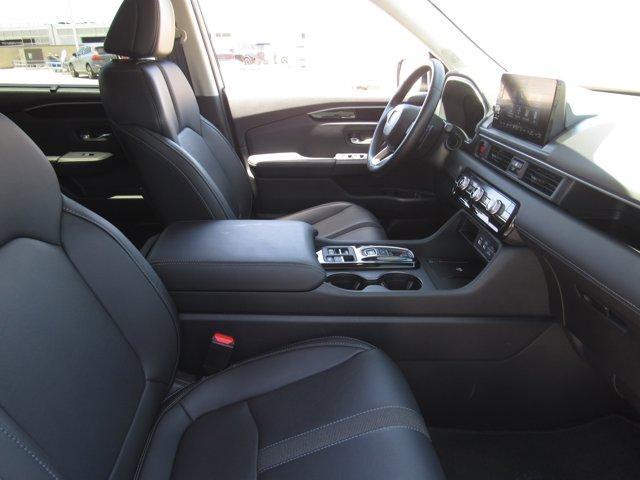 used 2025 Honda Pilot car, priced at $42,226