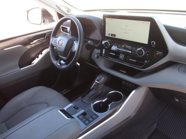 used 2023 Toyota Highlander car, priced at $44,777