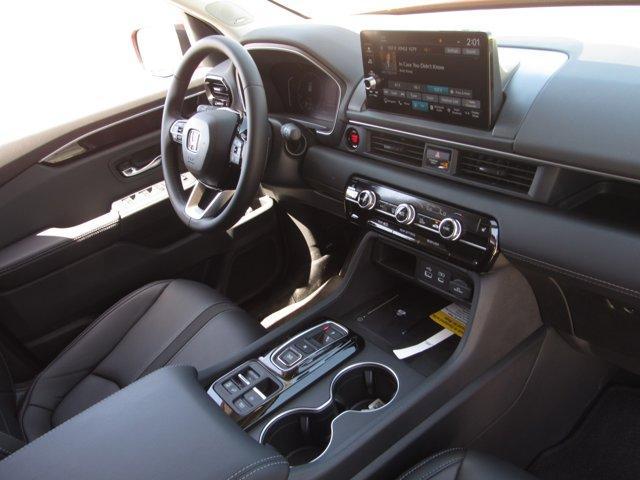 new 2025 Honda Pilot car, priced at $51,550