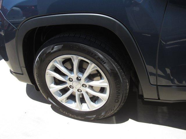 used 2020 Jeep Cherokee car, priced at $15,527