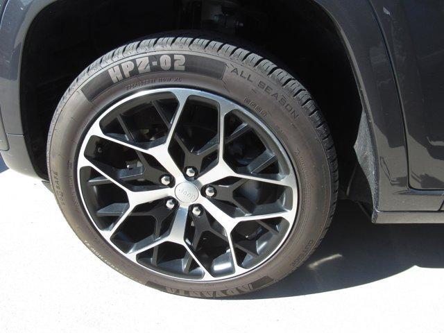 used 2022 Jeep Grand Cherokee car, priced at $40,587