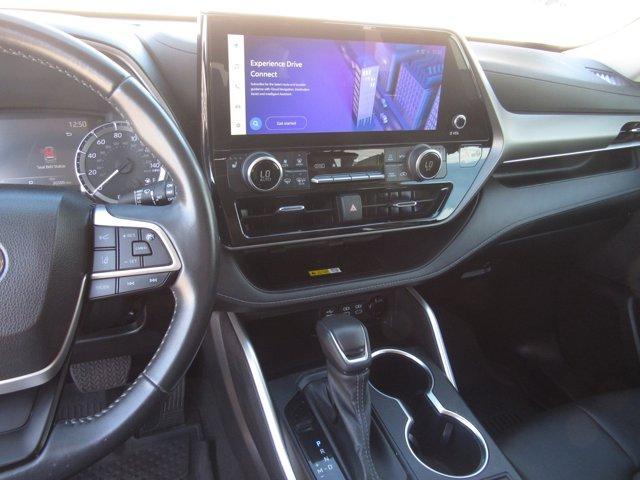used 2023 Toyota Highlander car, priced at $38,134