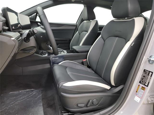 new 2025 Kia K5 car, priced at $29,527