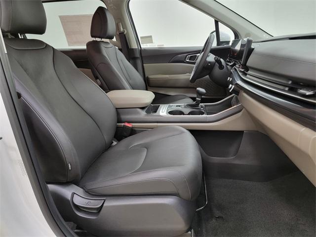 new 2025 Kia Carnival car, priced at $39,102