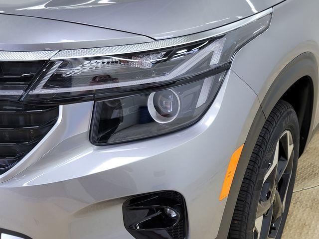 new 2026 Kia Seltos car, priced at $27,028