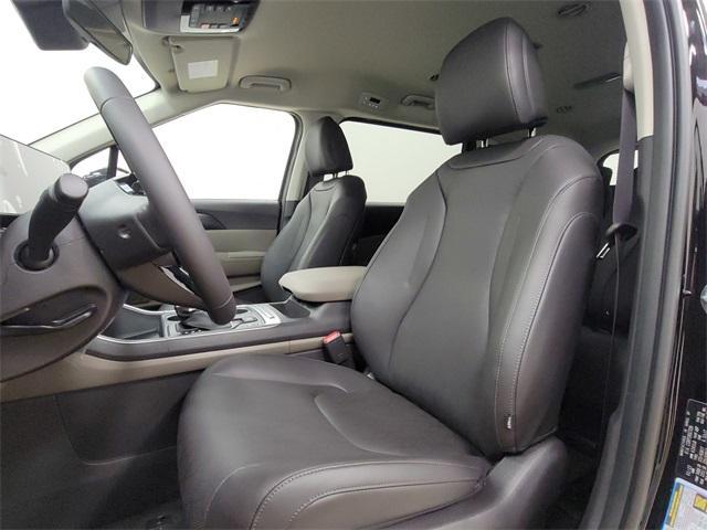 new 2025 Kia Carnival car, priced at $38,859