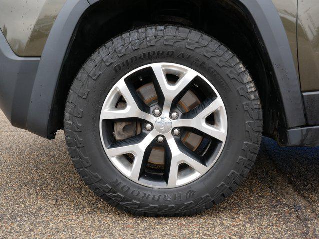 used 2015 Jeep Cherokee car, priced at $10,995