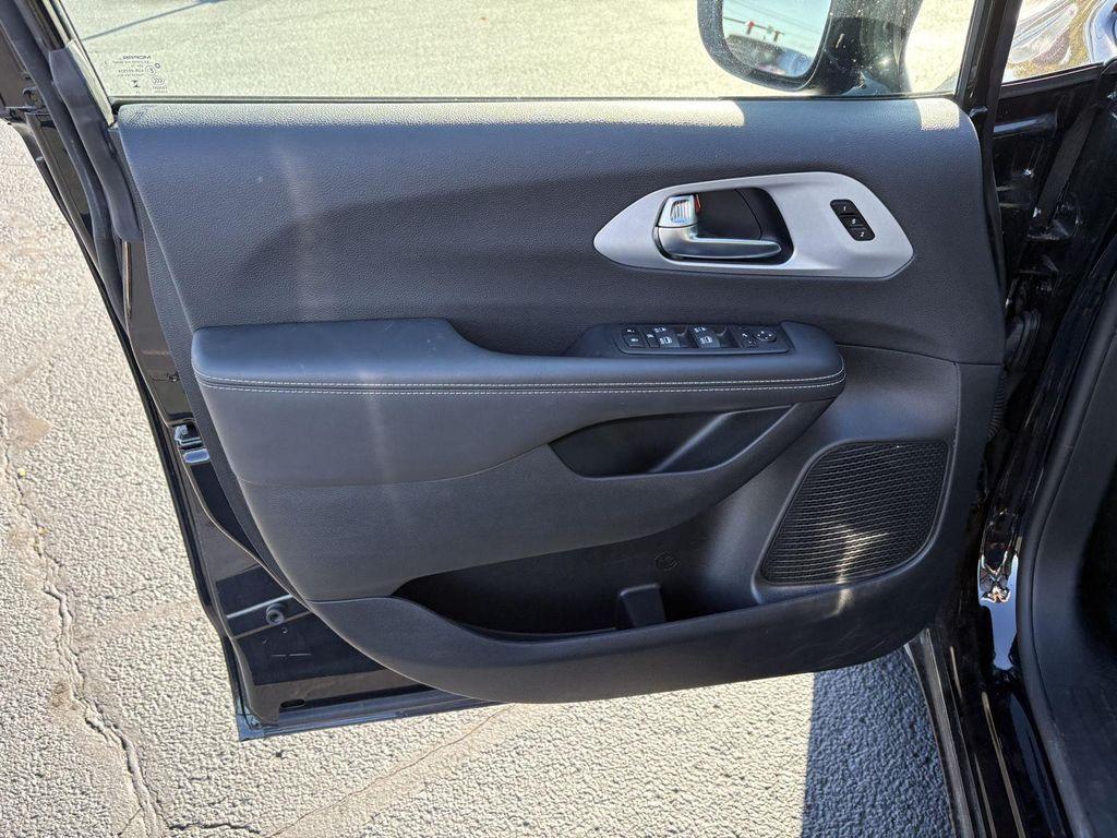 used 2025 Chrysler Pacifica car, priced at $41,000