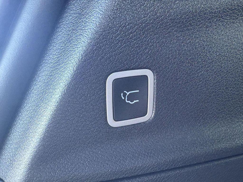 used 2025 Chrysler Pacifica car, priced at $41,000